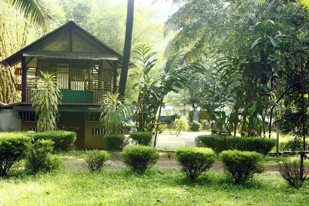 Soma Birds Lagoon Hotell Kotamangalam Eksteriør bilde