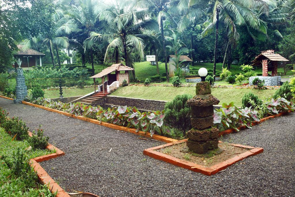 Soma Birds Lagoon Hotell Kotamangalam Eksteriør bilde