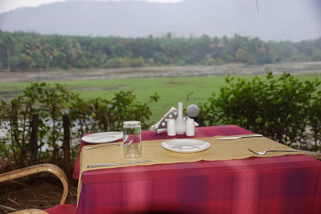 Soma Birds Lagoon Hotell Kotamangalam Eksteriør bilde