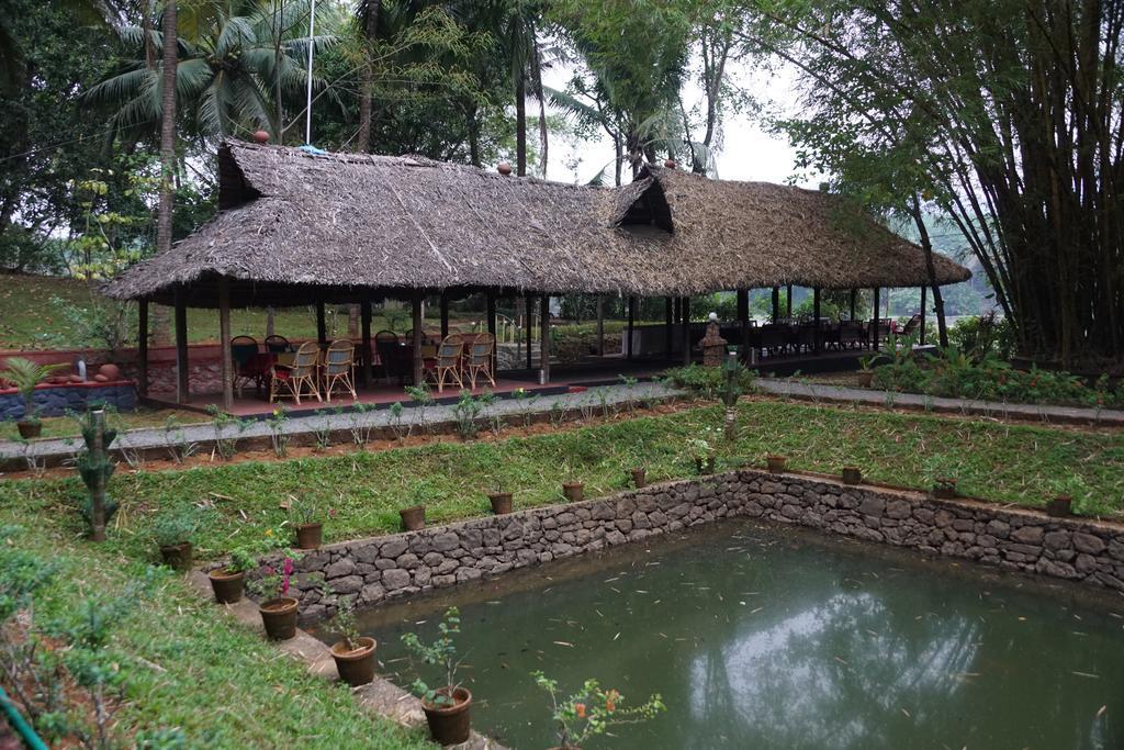Soma Birds Lagoon Hotell Kotamangalam Eksteriør bilde