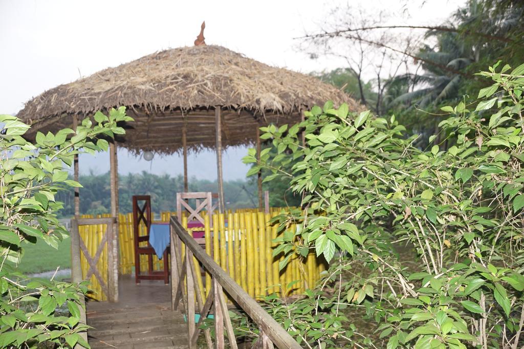 Soma Birds Lagoon Hotell Kotamangalam Eksteriør bilde
