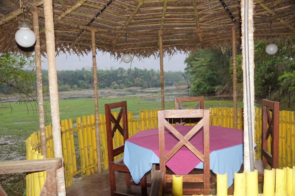 Soma Birds Lagoon Hotell Kotamangalam Eksteriør bilde